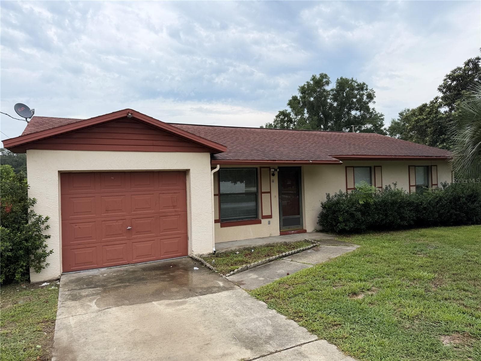 11 PINE CIRCLE LN