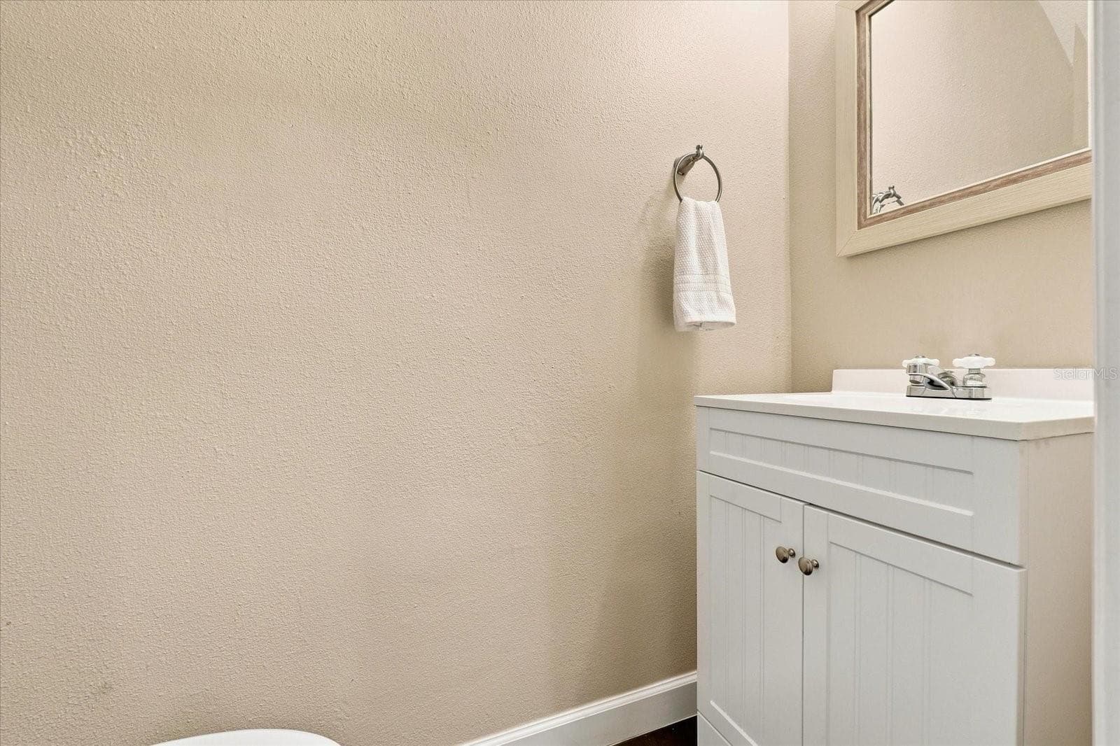 Downstairs Half Bathroom - 3324 LAUREL VIEW DR, BRANDON