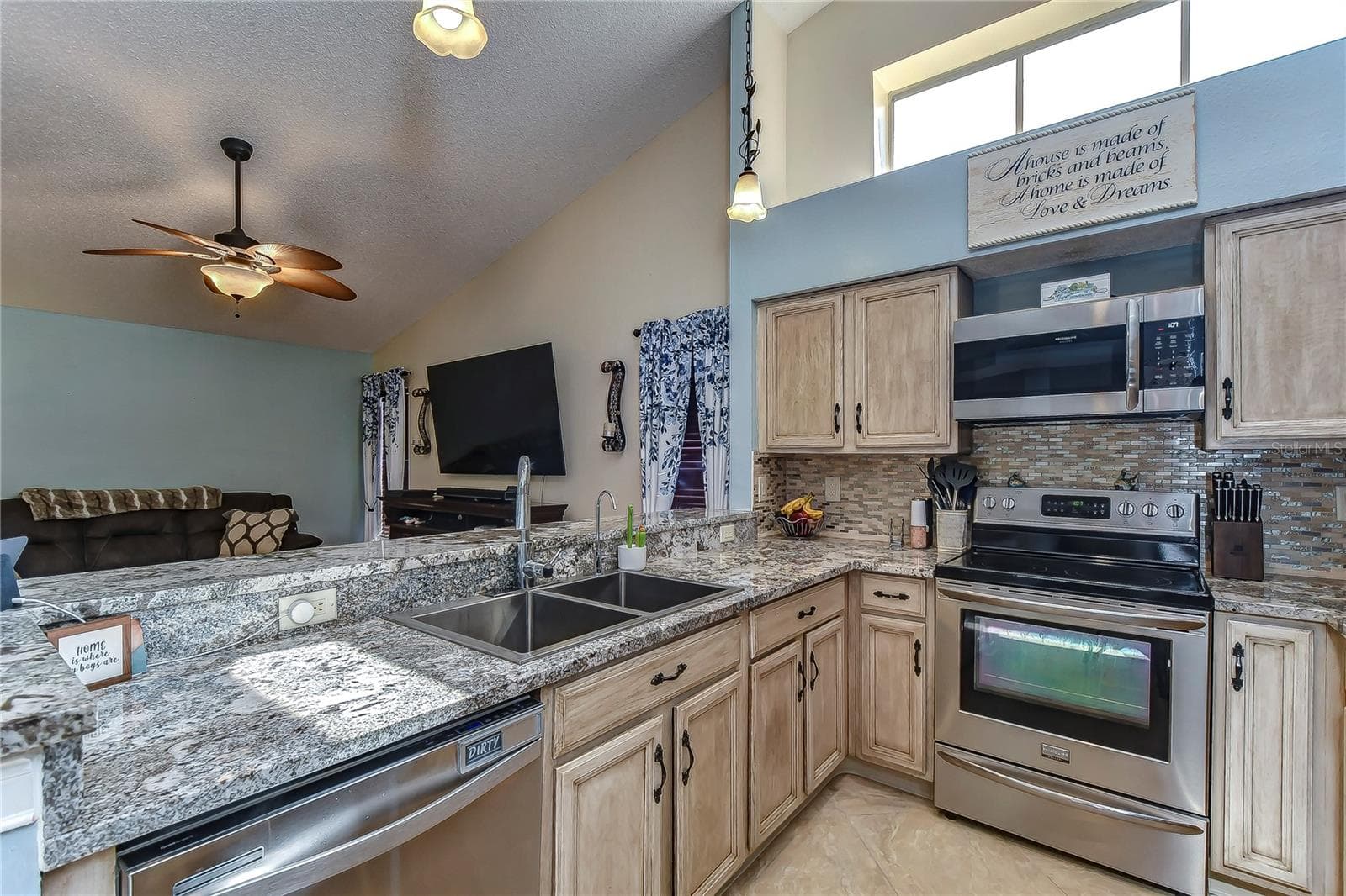 Single Family Residence at 9502 SUNNYOAK DR, RIVERVIEW, photo 7 of 42