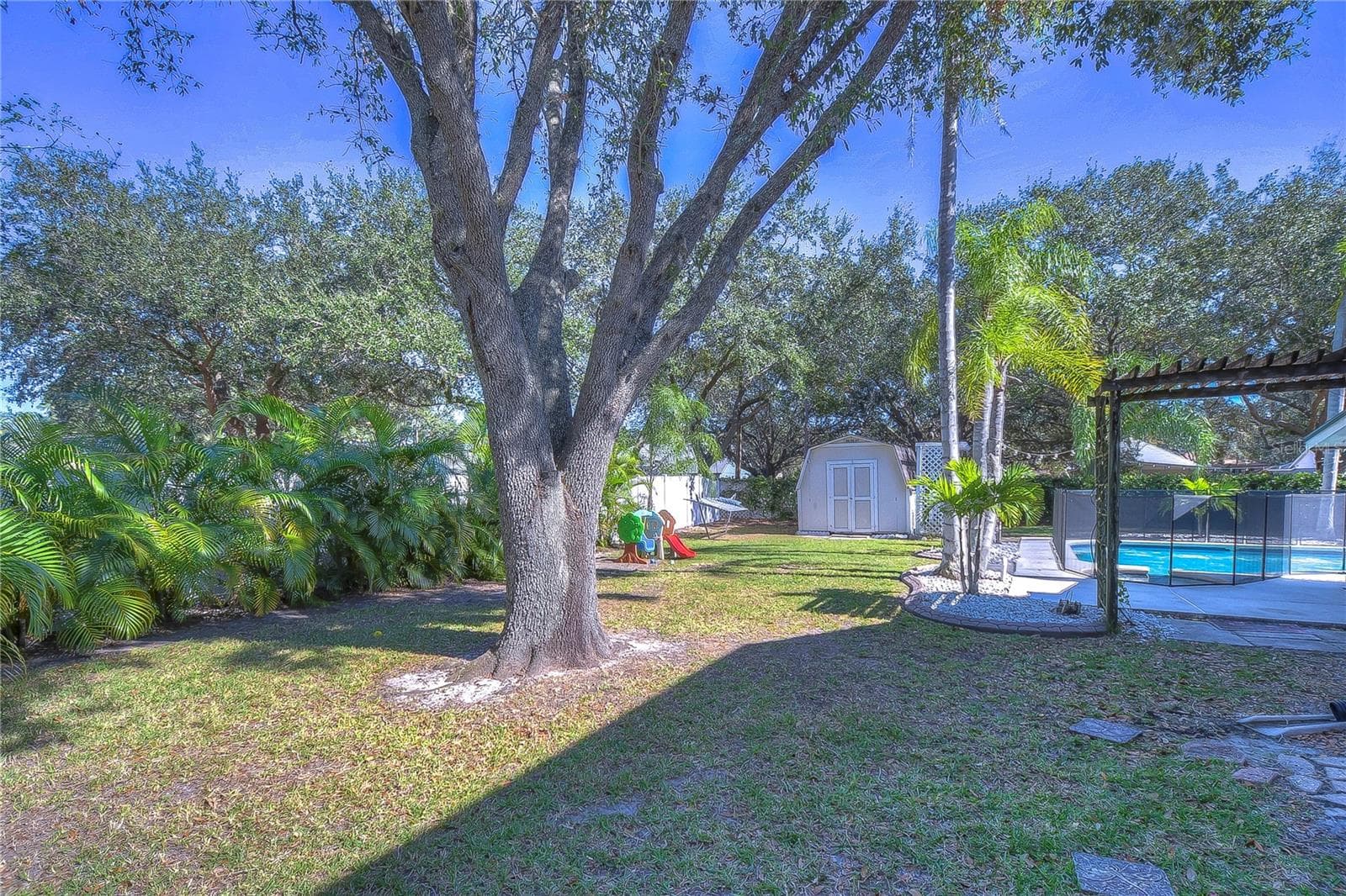 Single Family Residence at 9502 SUNNYOAK DR, RIVERVIEW, photo 27 of 42