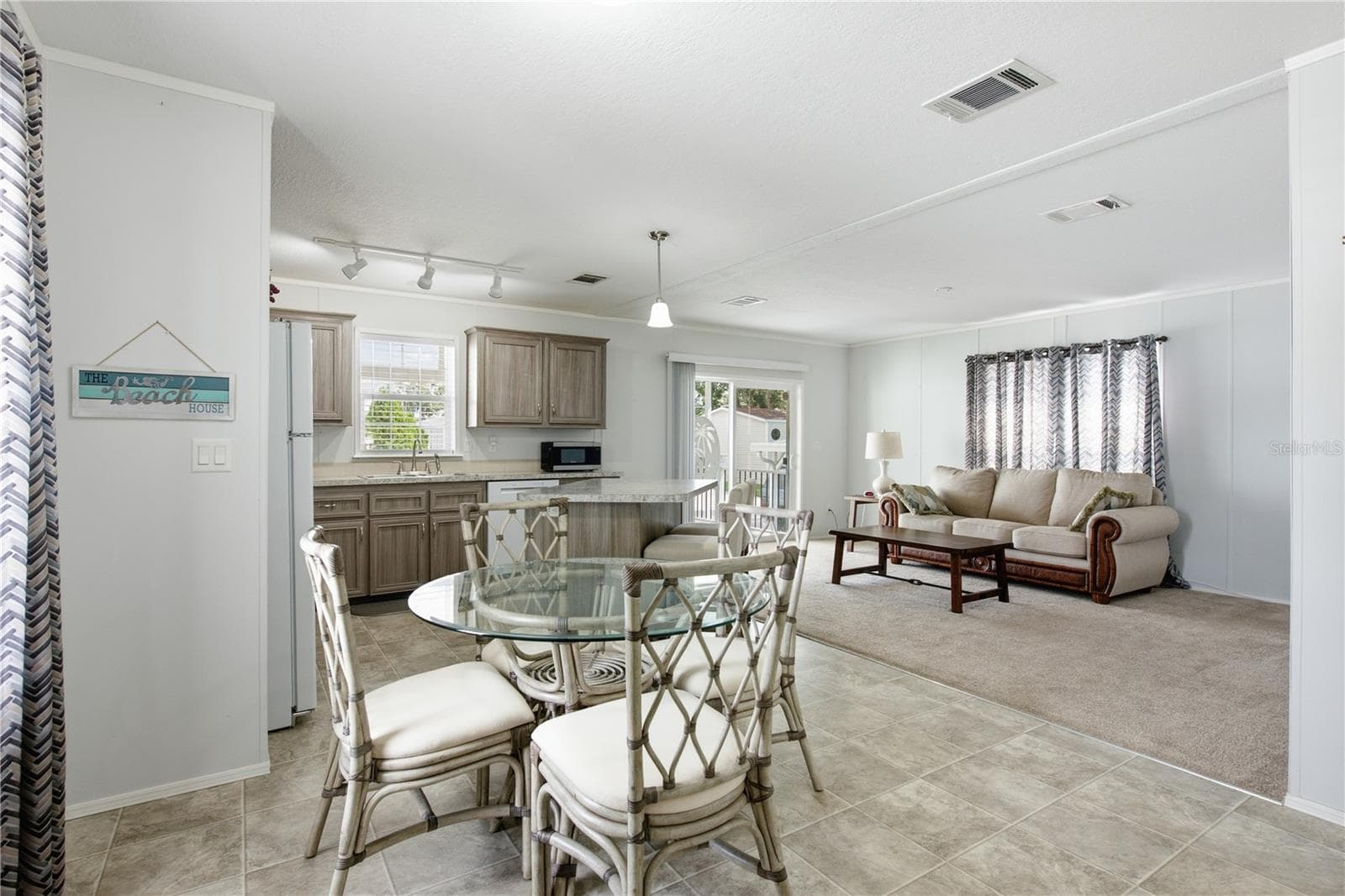 Open kitchen, living and dining - 980 7TH ST NW #88, LARGO