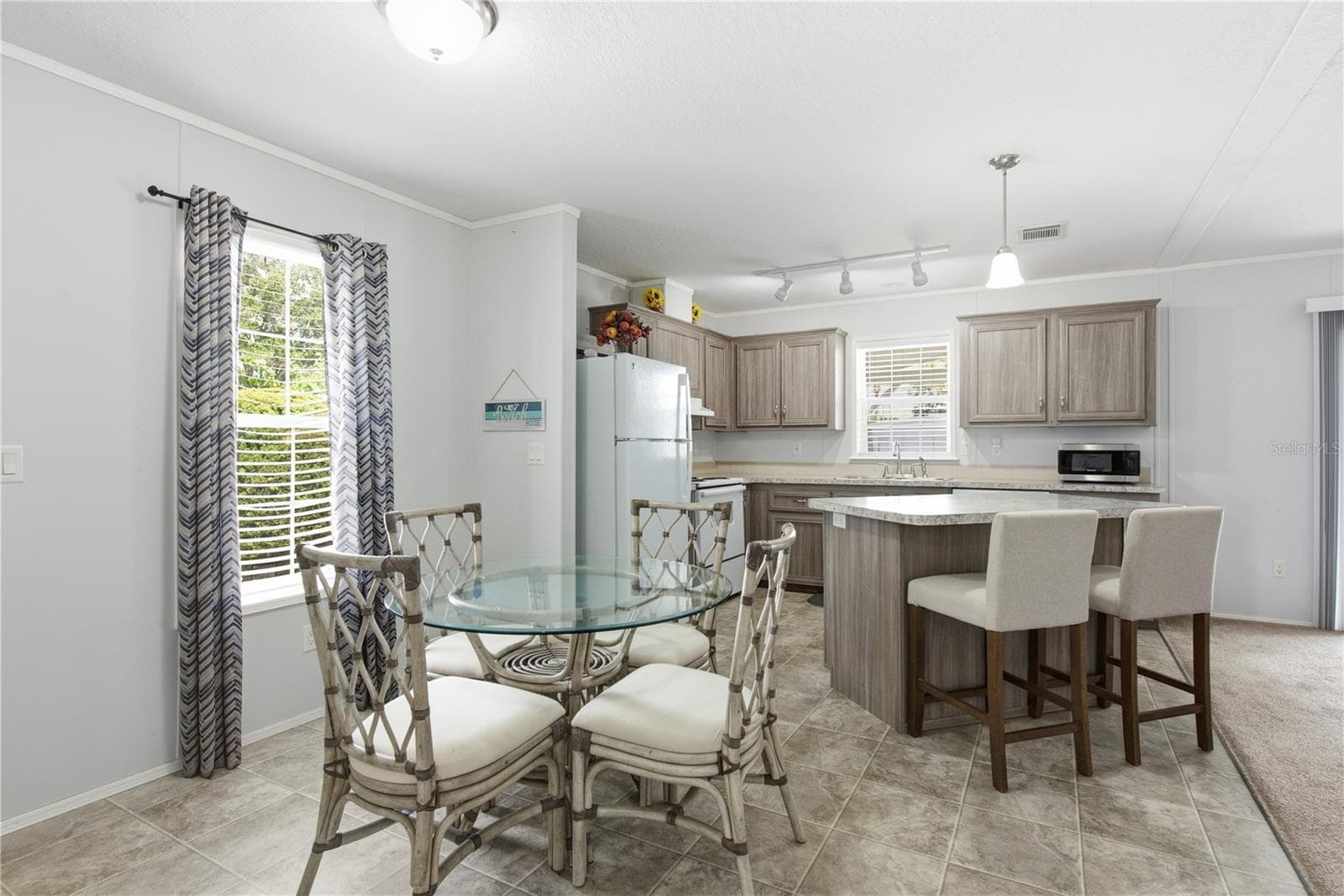 Open kitchen and dining - 980 7TH ST NW #88, LARGO