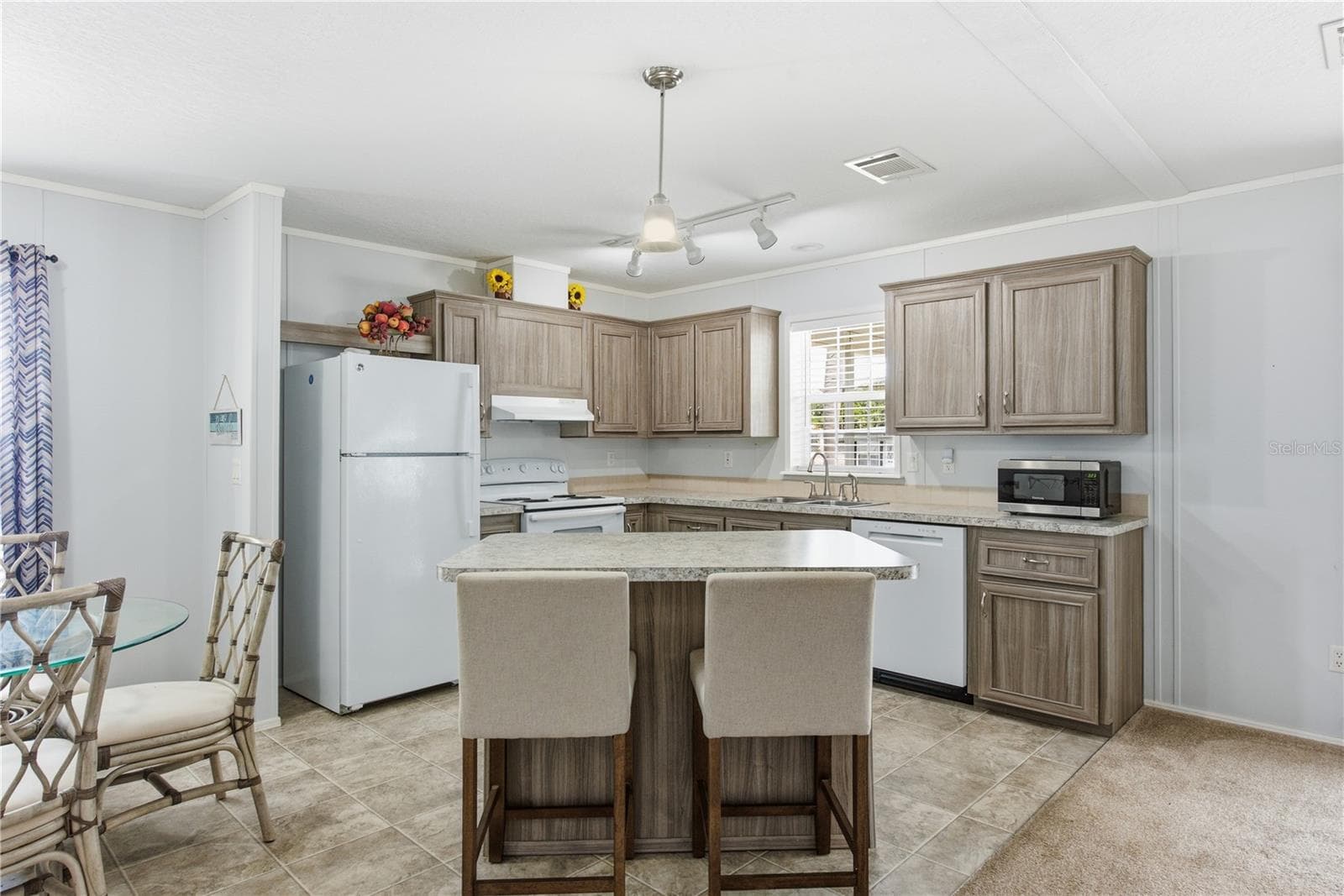 Kitchen with bar top island and dining room - 980 7TH ST NW #88, LARGO