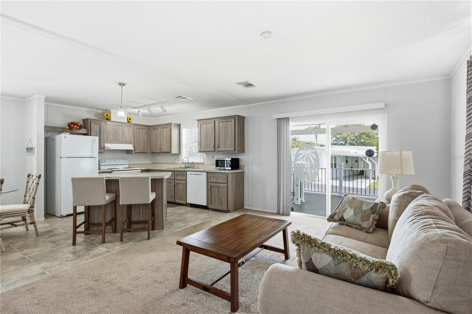 Living room and kitchen - 980 7TH ST NW #88, LARGO