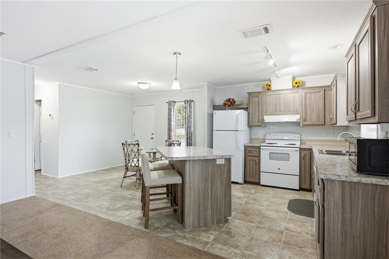 Open kitchen and dining - 980 7TH ST NW #88, LARGO