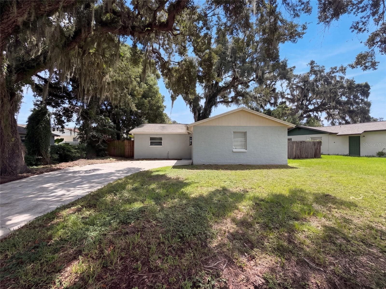 Single Family Residence at 121 INWOOD CIR, BRANDON, photo 2 of 15