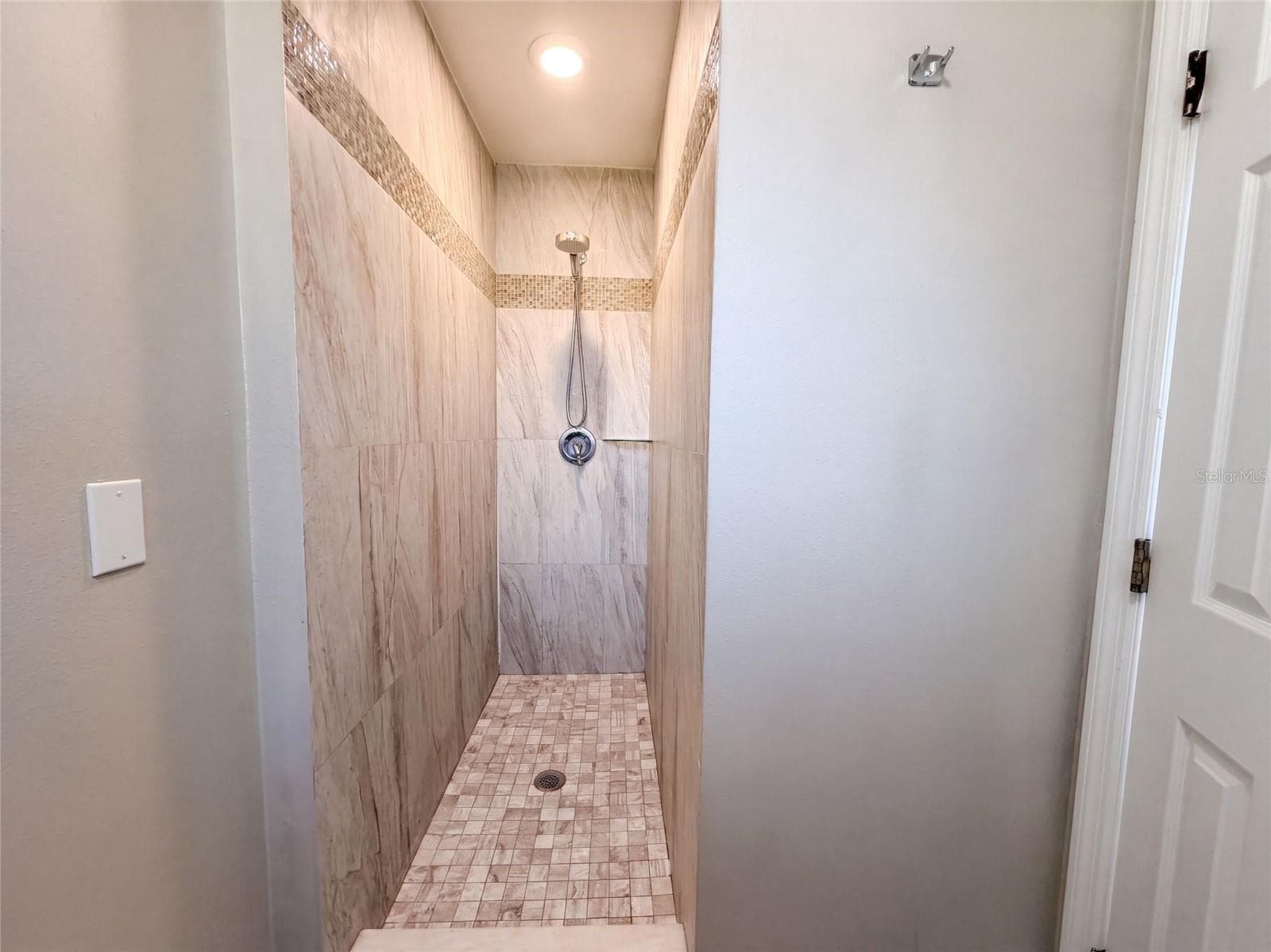 Single Family Residence at 121 INWOOD CIR, BRANDON, photo 12 of 15