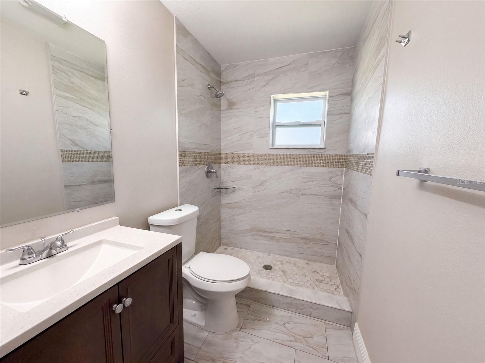Single Family Residence at 121 INWOOD CIR, BRANDON, photo 13 of 15