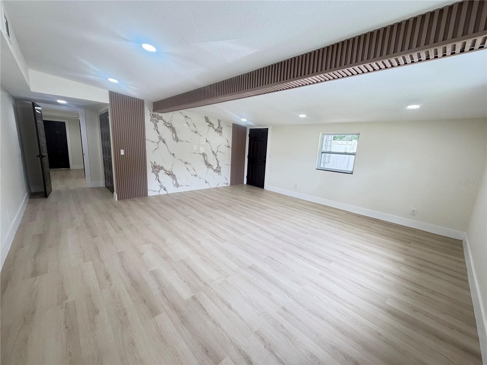family/ living room - 9505 N WILLOW AVE, TAMPA