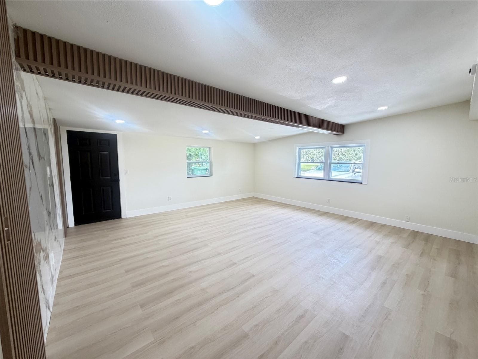 family/ living room - 9505 N WILLOW AVE, TAMPA