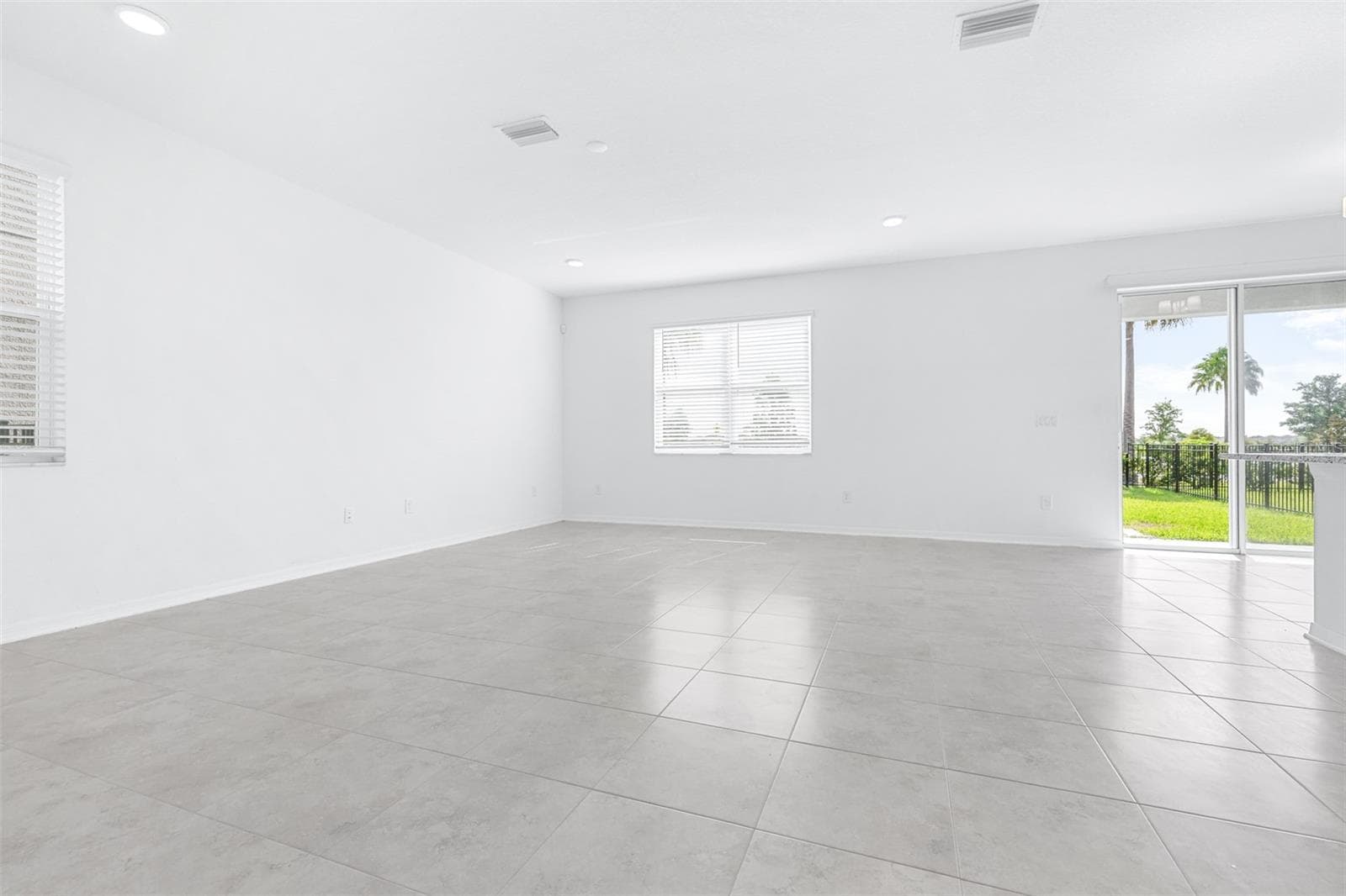 Single Family Residence at 5246 CURRANT ST, LAKELAND, photo 5 of 49