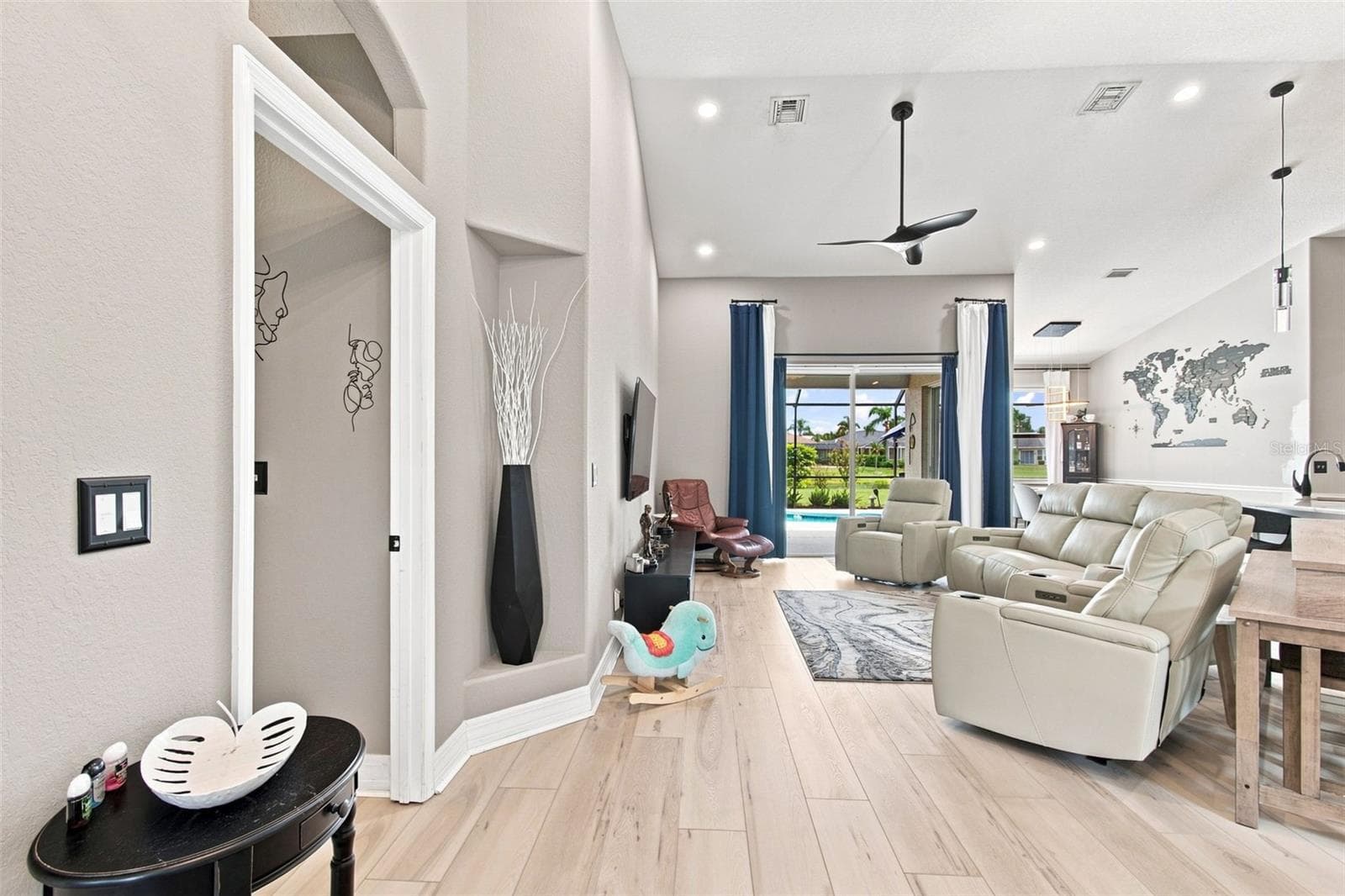 Single Family Residence at 2700 LITTLE COUNTRY RD, PARRISH, photo 10 of 56