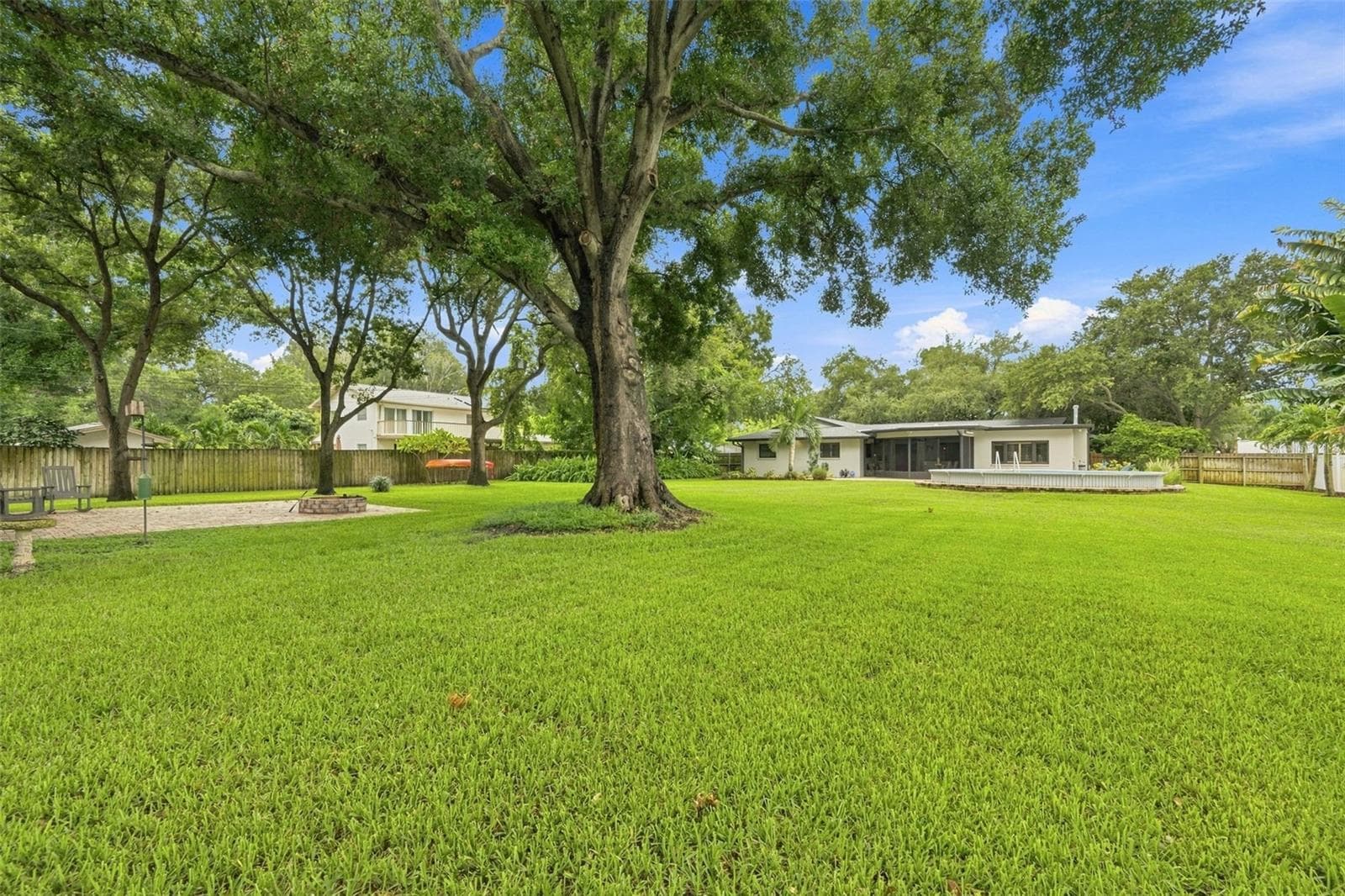 This incredible home offers privacy and land, the best of country living without giving up the amenities of city life. - 13123 108TH AVE, LARGO