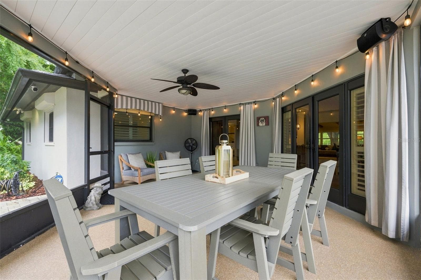 Enjoy your morning coffee or evening hot tea curled up on the quiet screened lanai looking over the mature landscaping of the gorgeous backyard. - 13123 108TH AVE, LARGO