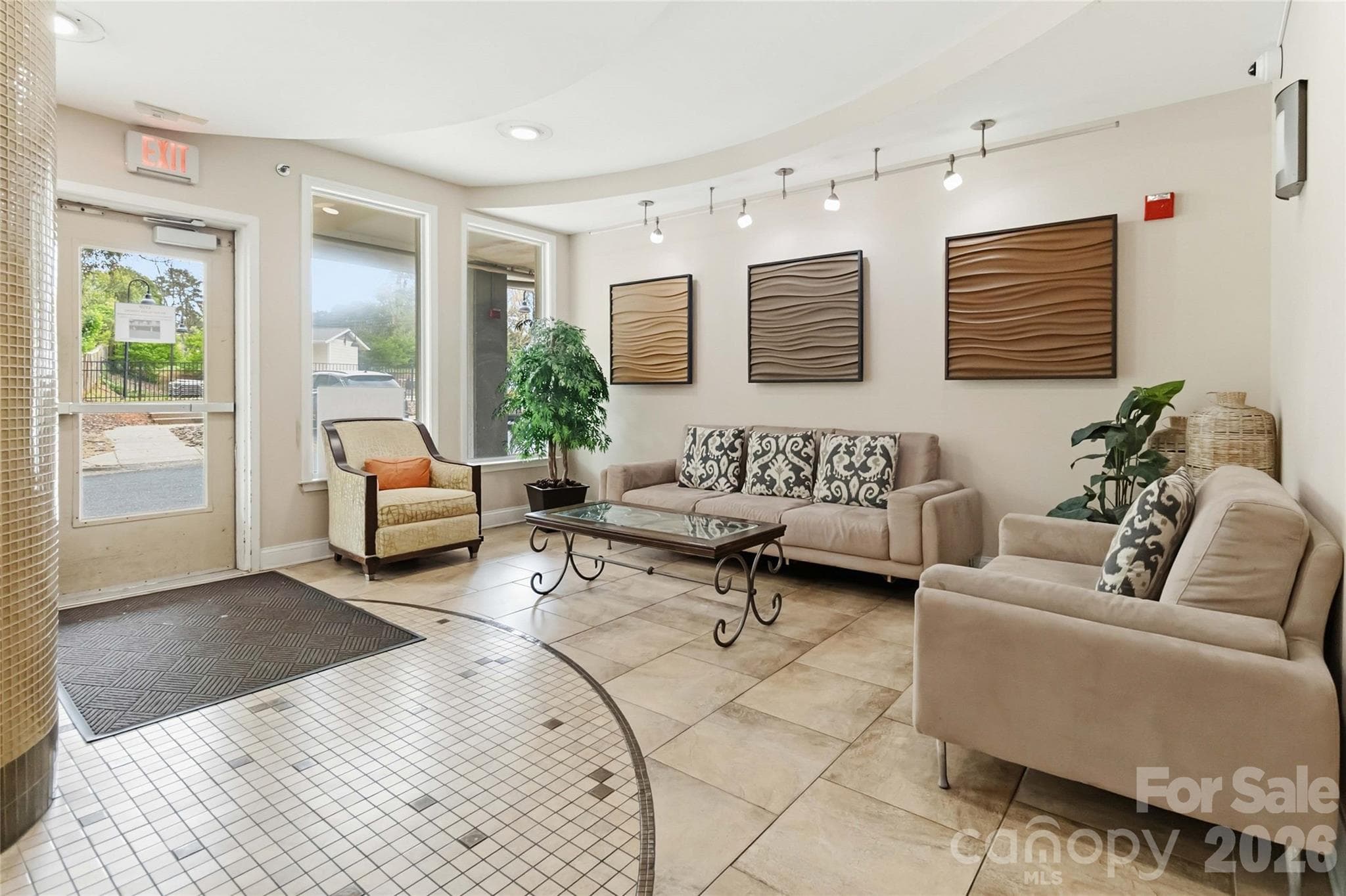 Condominium at 1000 E Woodlawn Road, Charlotte, photo 4 of 42