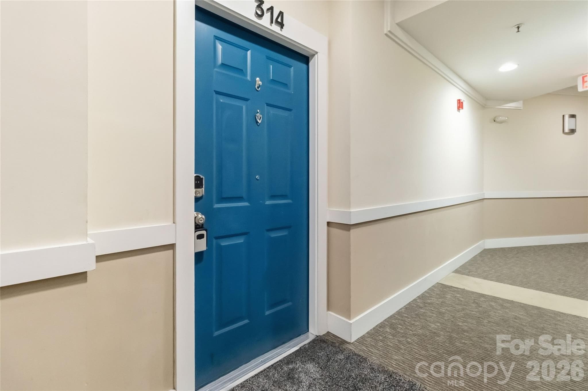 Condominium at 1000 E Woodlawn Road, Charlotte, photo 5 of 42