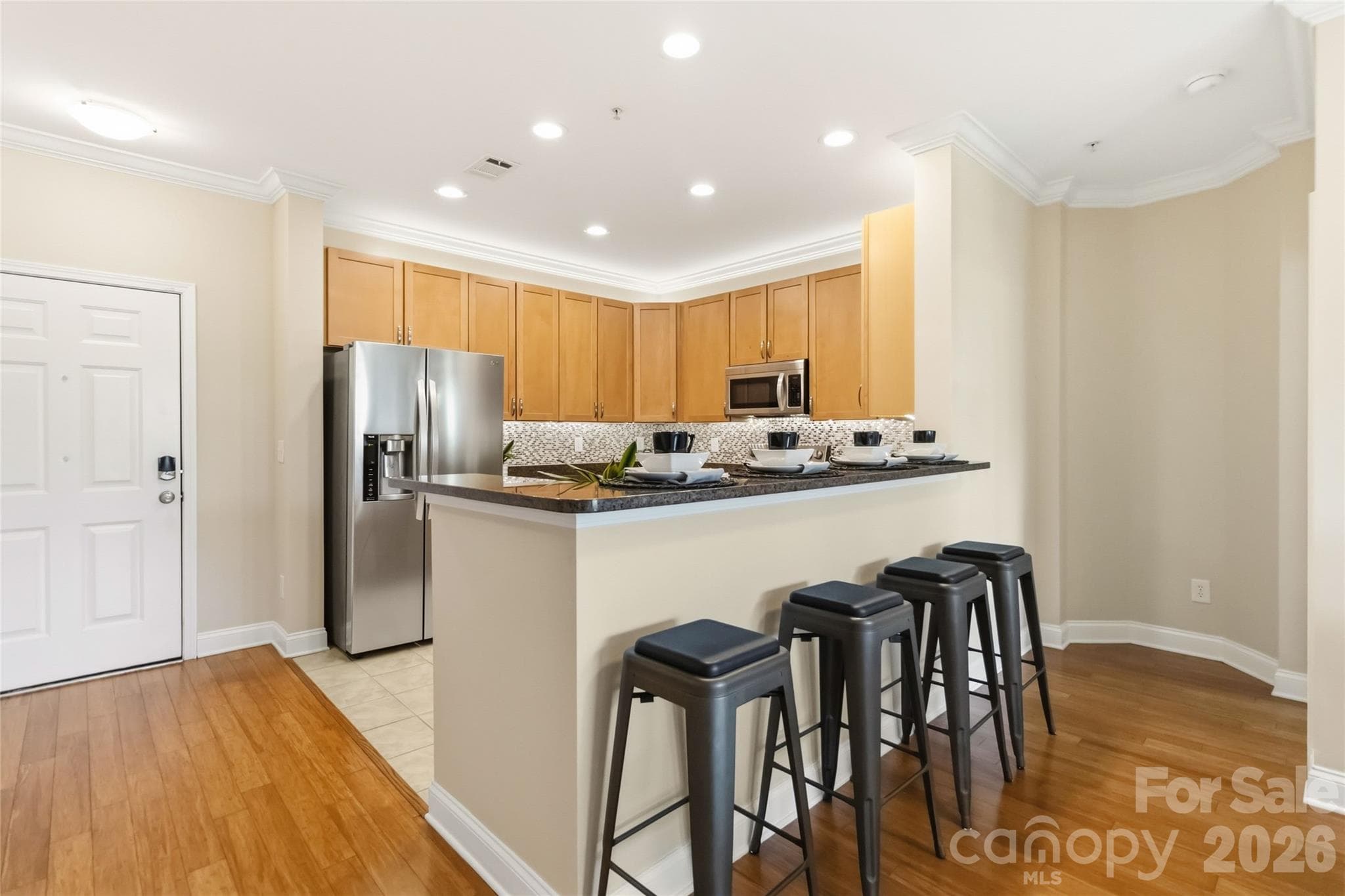 Plenty of room for bar stools at the counter - 1000 E Woodlawn Road, Charlotte