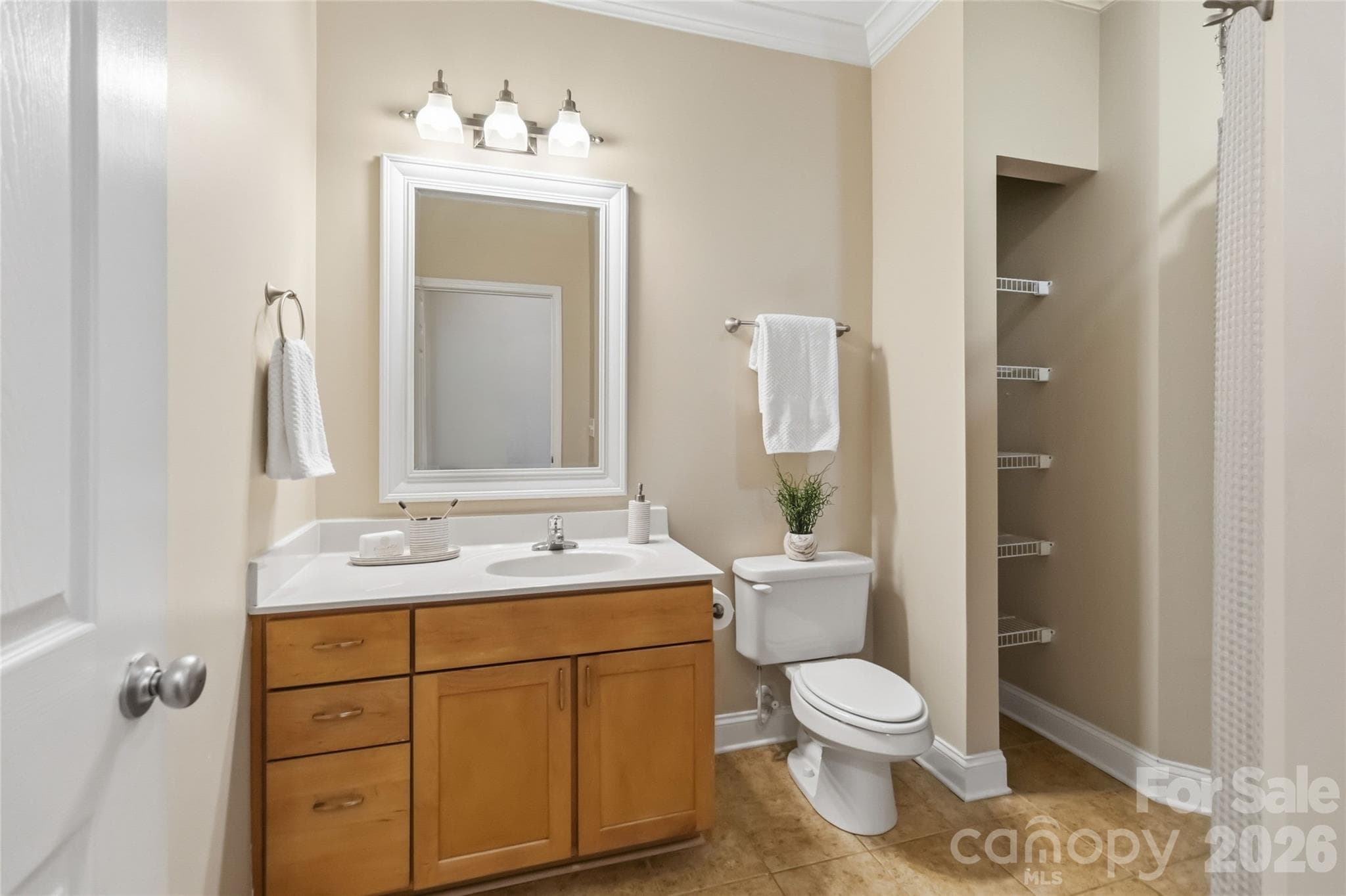 Hall Bathroom with soaker tub - 1000 E Woodlawn Road, Charlotte