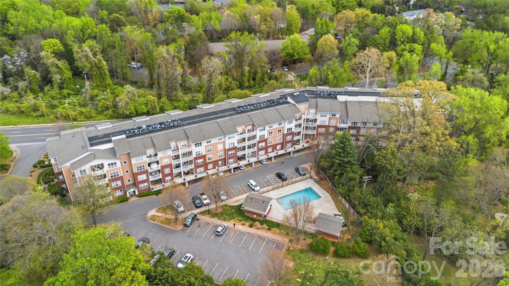 Condominium at 1000 E Woodlawn Road, Charlotte, photo 37 of 42