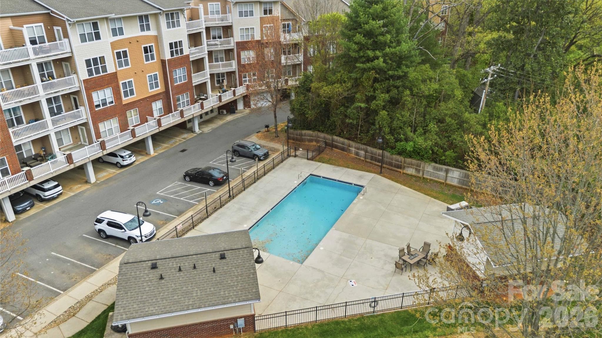 Condominium at 1000 E Woodlawn Road, Charlotte, photo 38 of 42