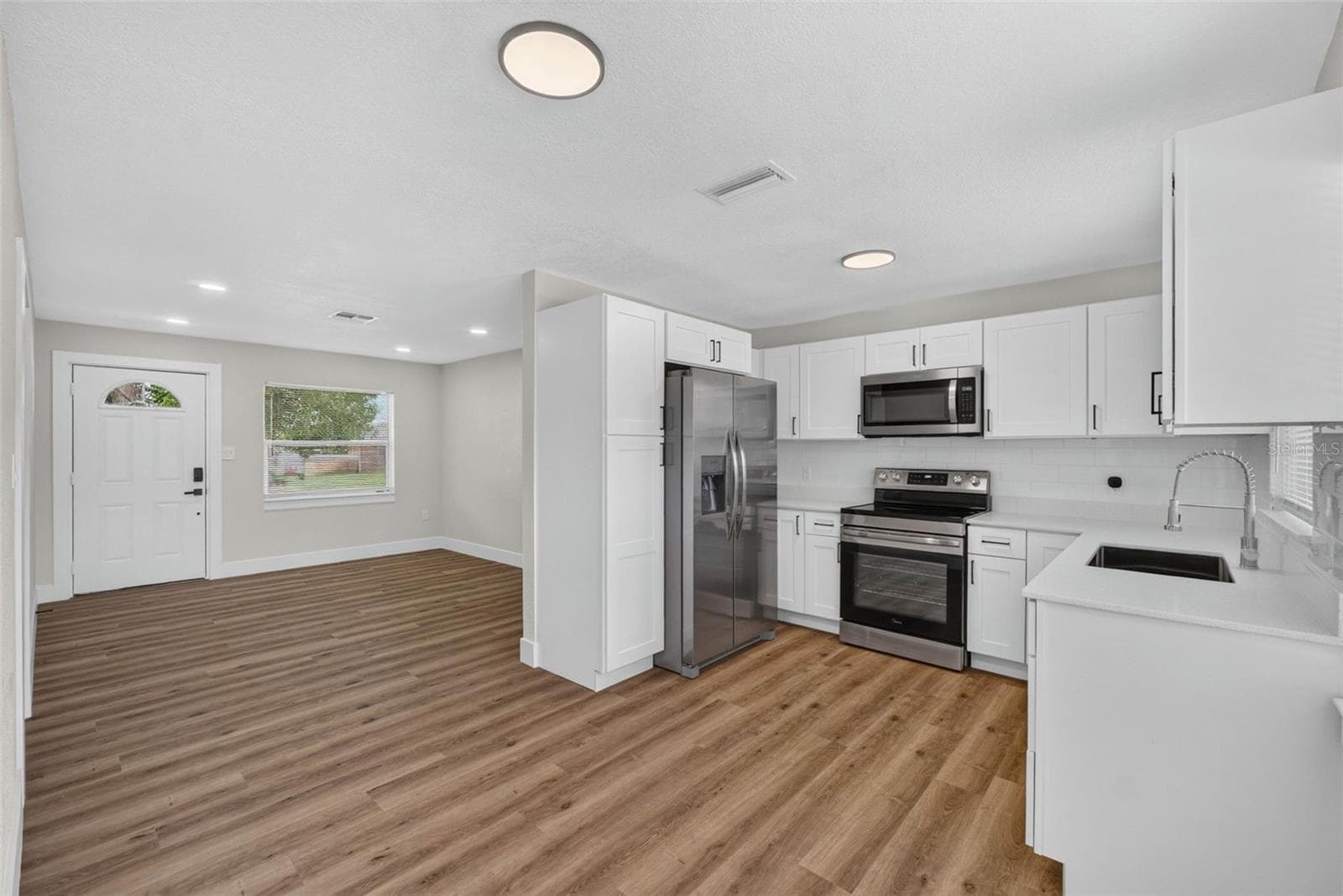 Single Family Residence at 655 TRAVIS CT, BARTOW, photo 11 of 38