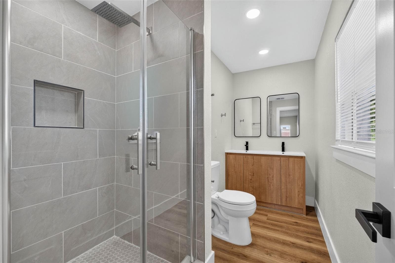 PRIMARY BATHROOM - 655 TRAVIS CT, BARTOW