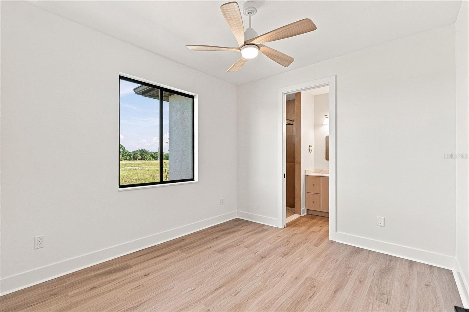 Second Bedroom with Private Ensuite - 44 SUNFLOWER DR, PLACIDA