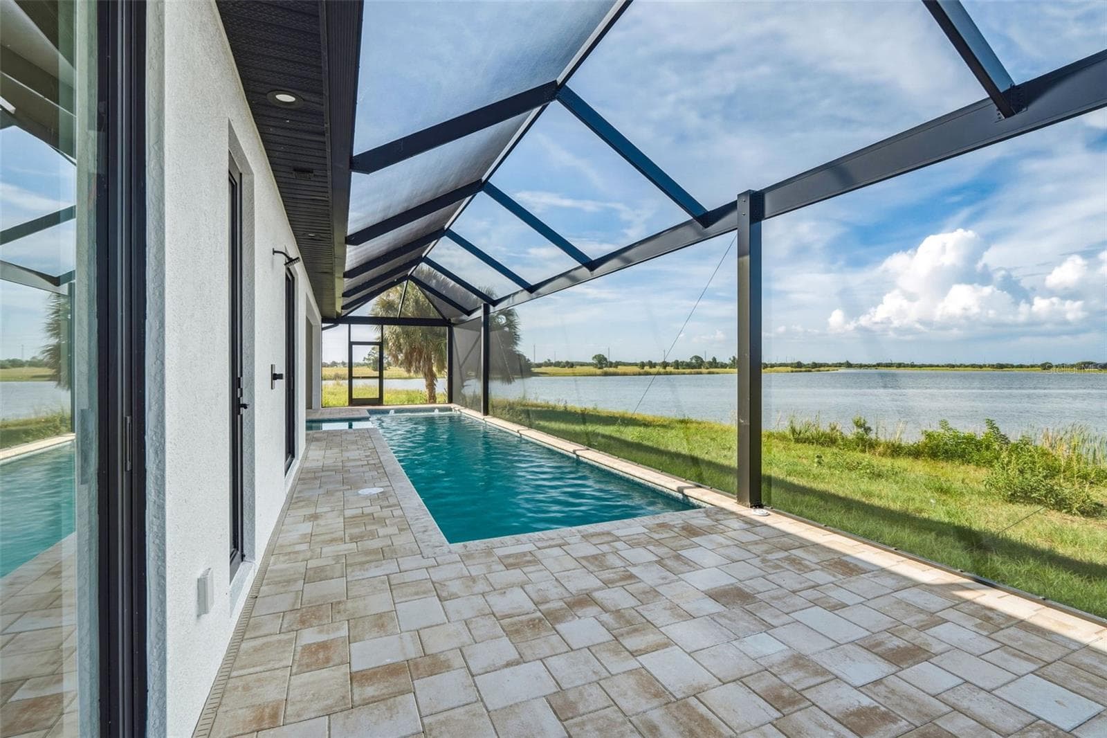 Private Pool & Spa Framed by Serene Lake Views - 44 SUNFLOWER DR, PLACIDA