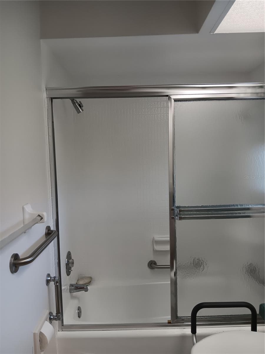 Guest Bth w/ Tub - 980 N GONDOLA DR, VENICE