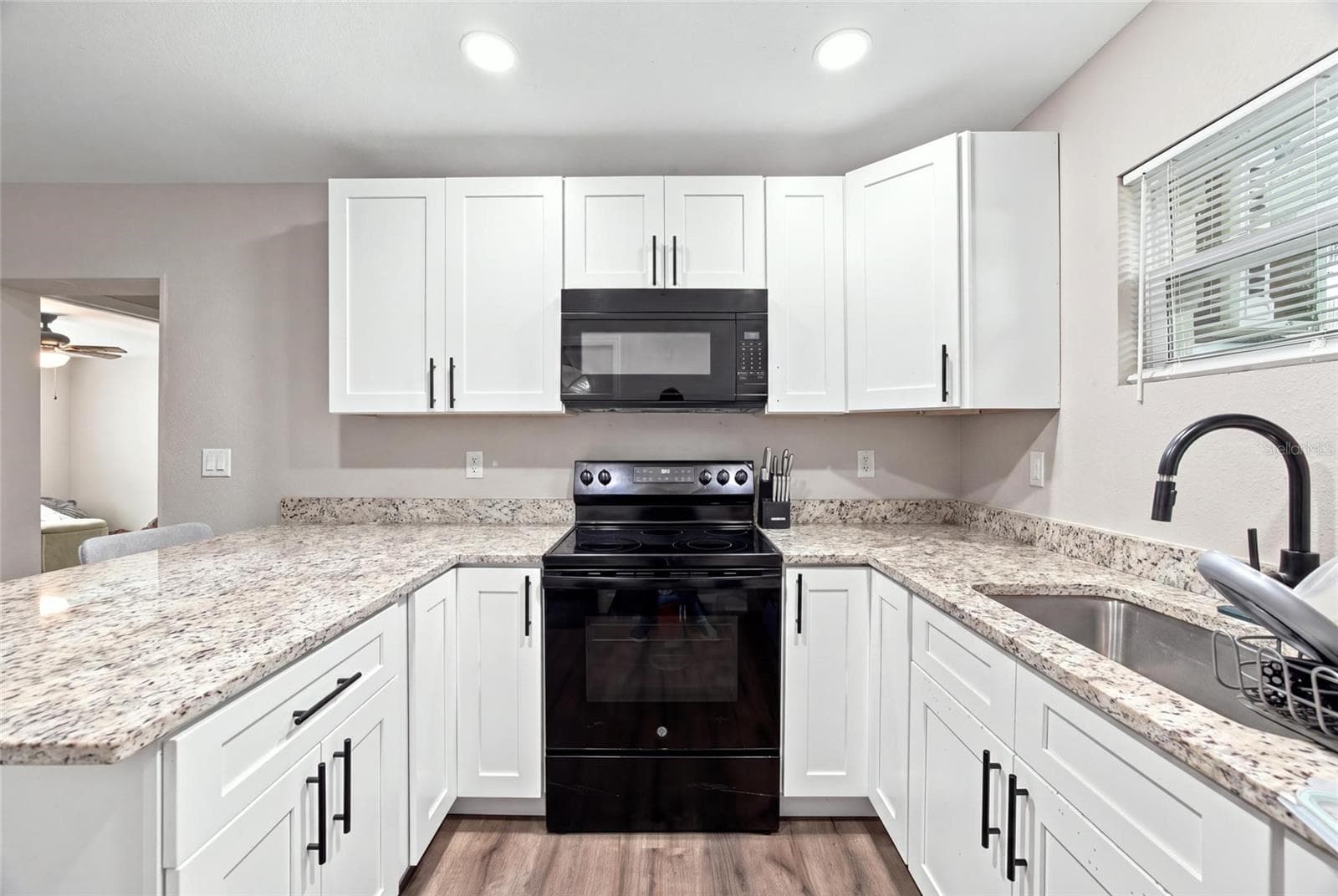 In-law suite kitchen - 5106 THONOTOSASSA RD, PLANT CITY