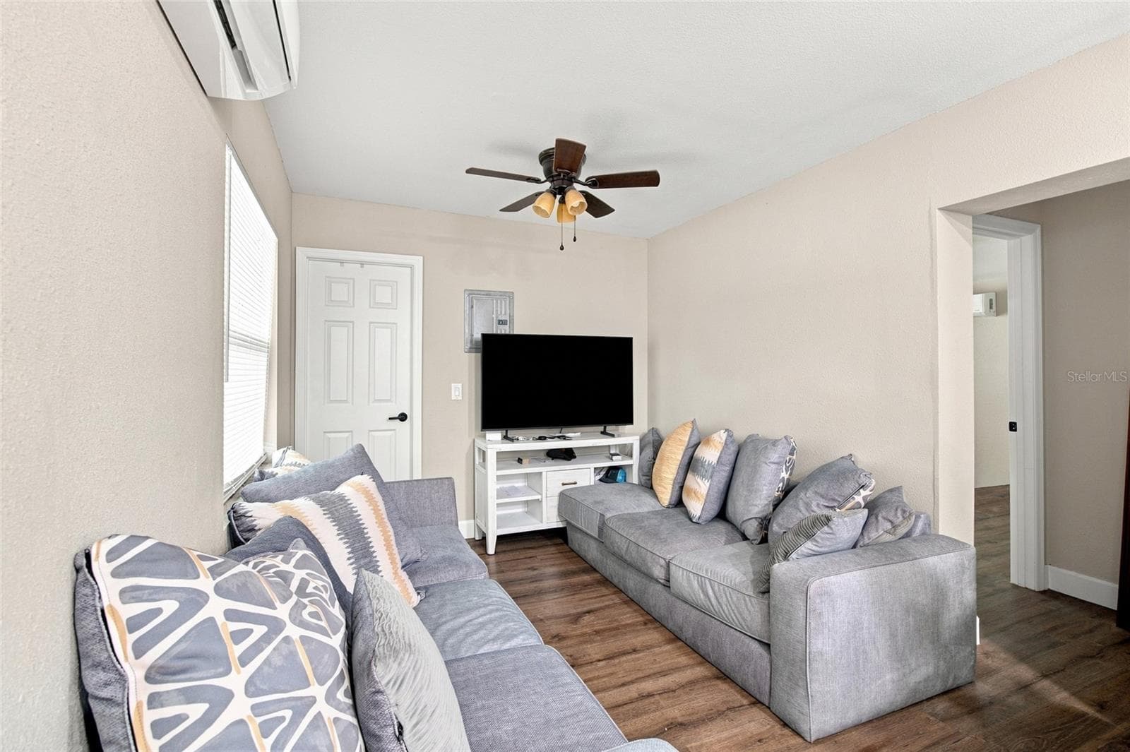 in-law suite living room - 5106 THONOTOSASSA RD, PLANT CITY