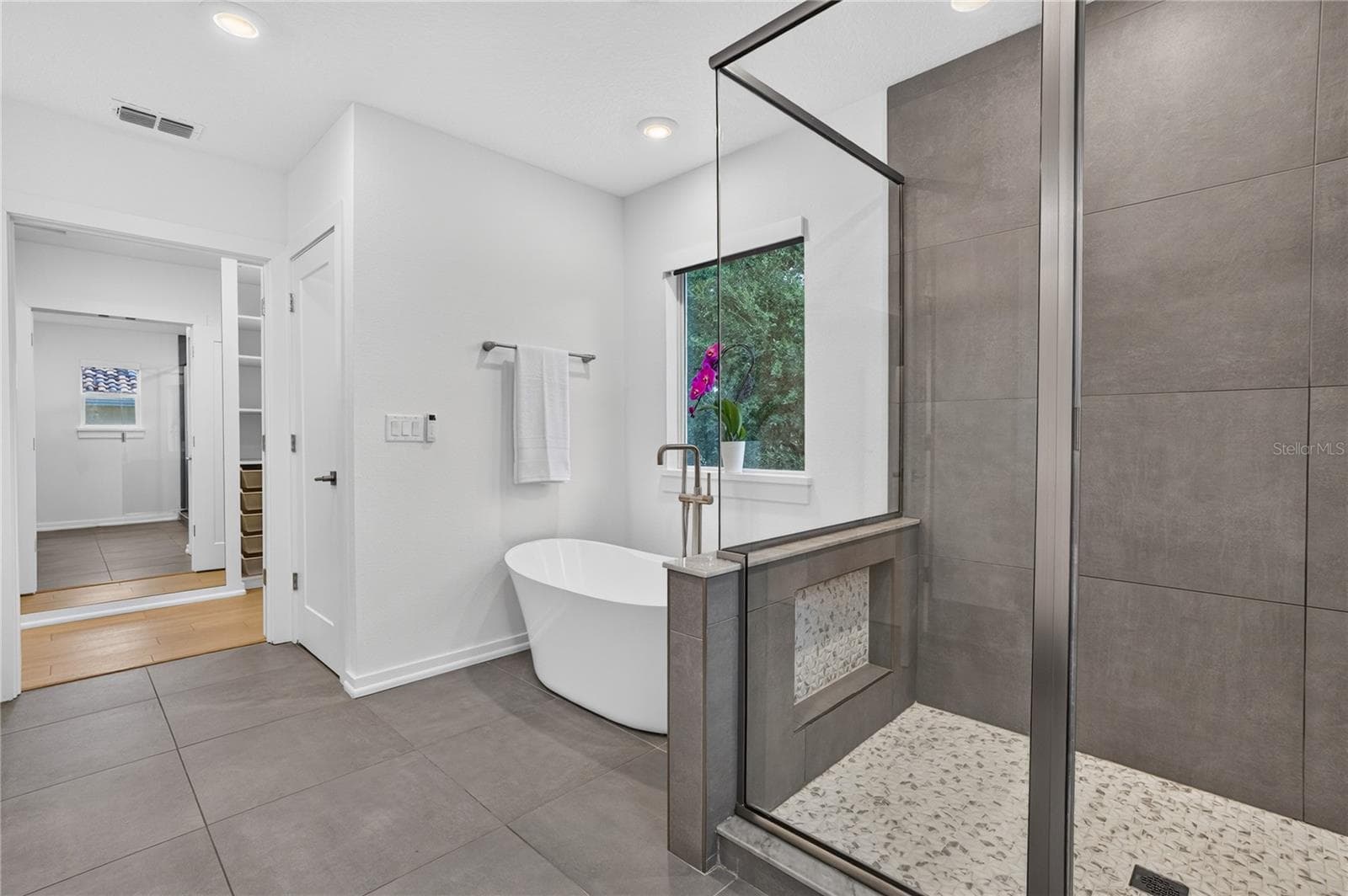 Master Bath Seemless Shower-Seperate Jacuzzi Tub and Duel Sinks - 5818 1/2 S 6TH ST, TAMPA