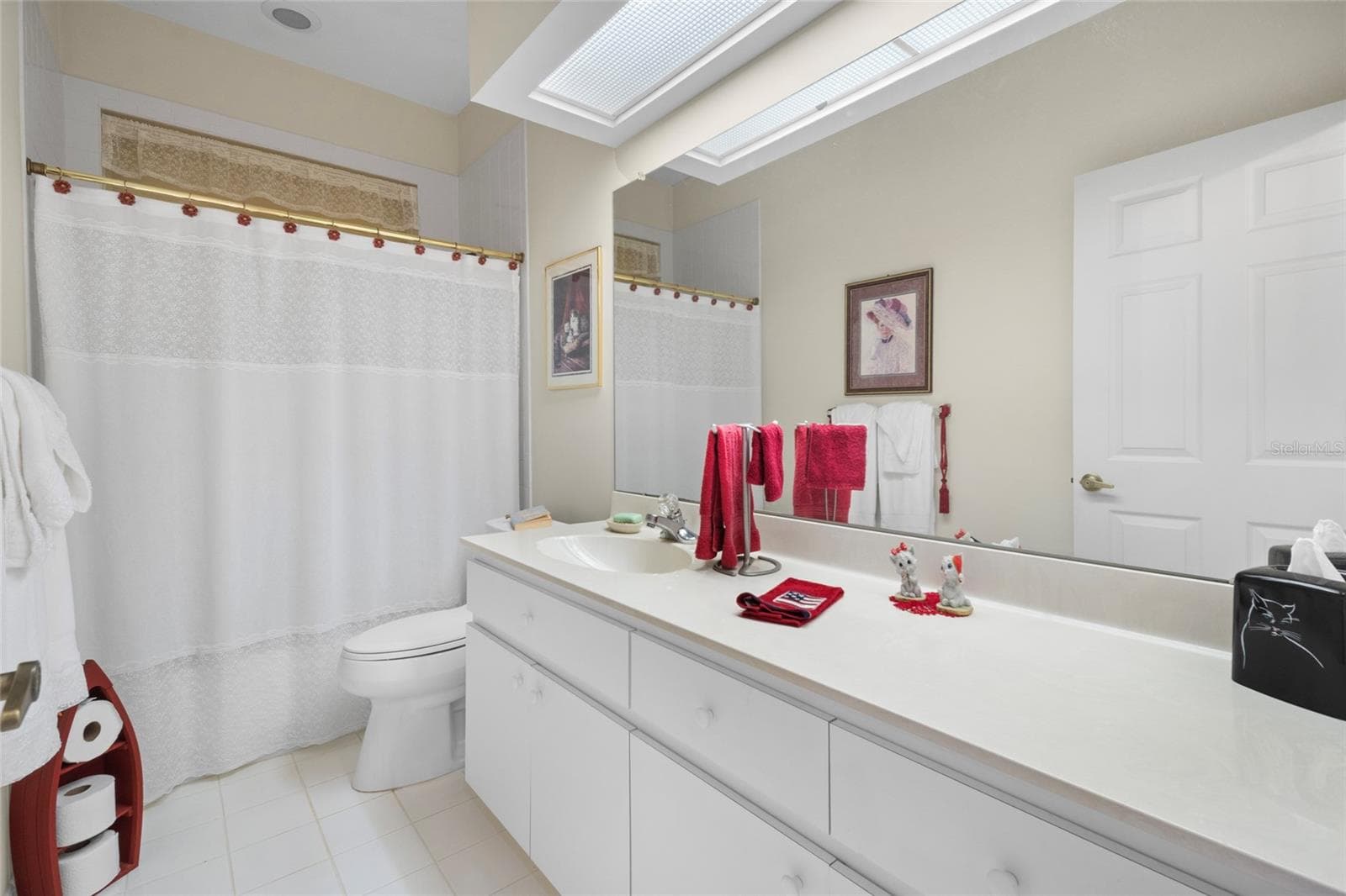 Bathroom #2 - 365 W BARCLAY CT, BEVERLY HILLS
