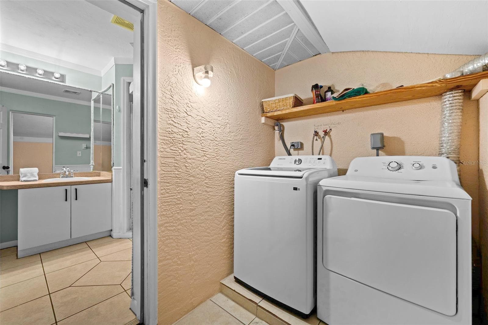 Laundry room off the guest bath isn't included in square footage - 3112 SW 16TH PL, CAPE CORAL