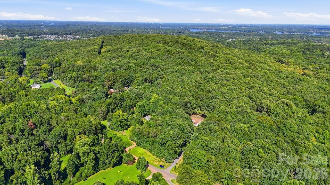 No HOA and tucked away! - 5480 Liberty Hill Road W, York