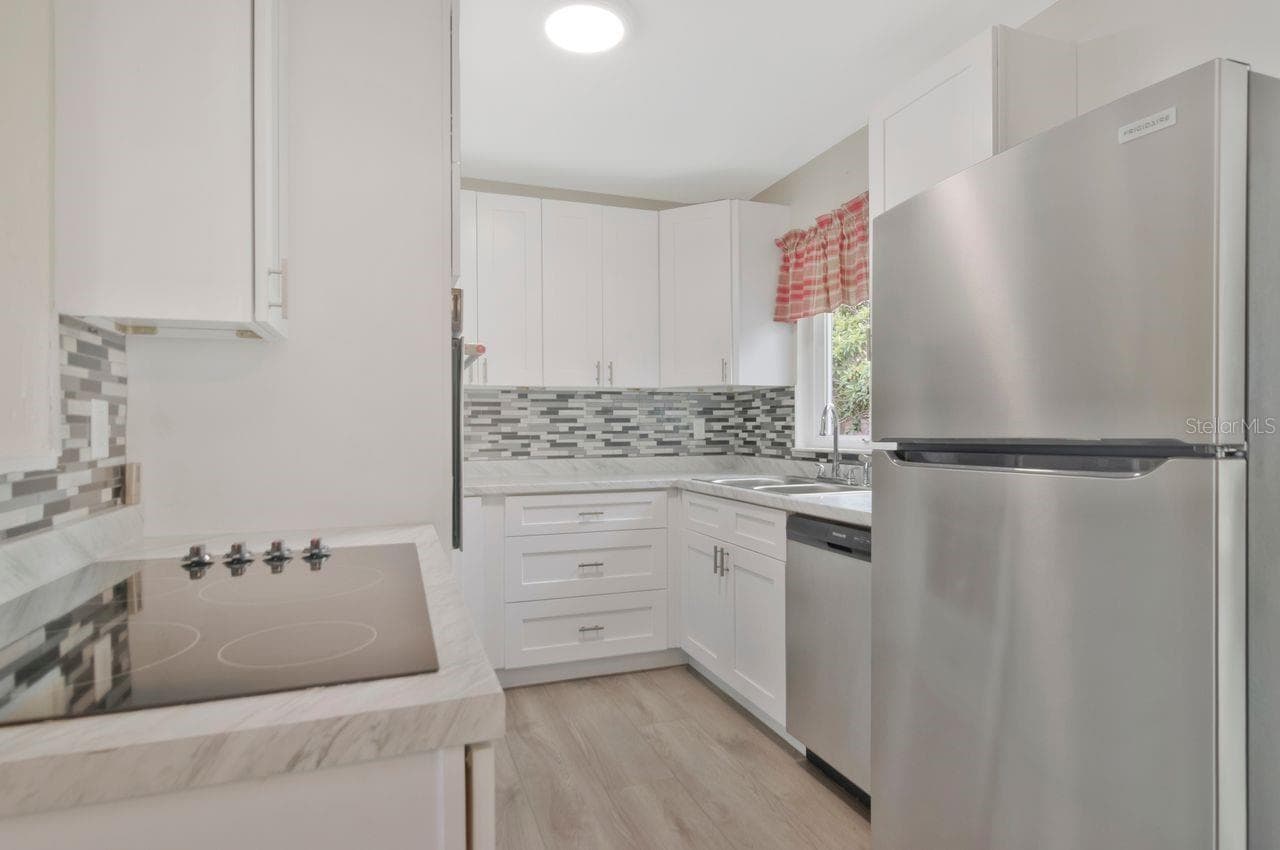Single Family Residence at 7713 W POWHATAN AVE, TAMPA, photo 14 of 38