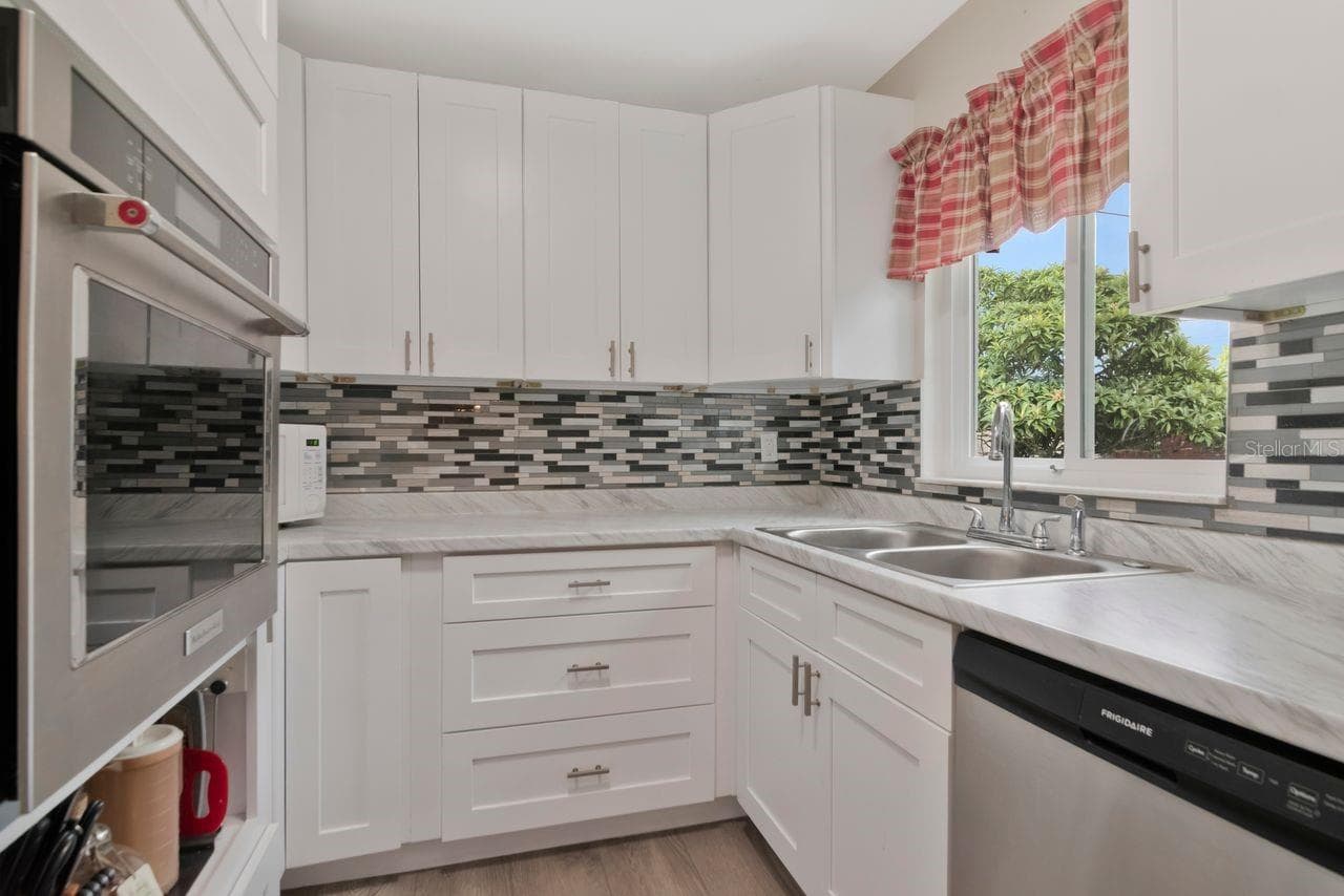 Single Family Residence at 7713 W POWHATAN AVE, TAMPA, photo 15 of 38