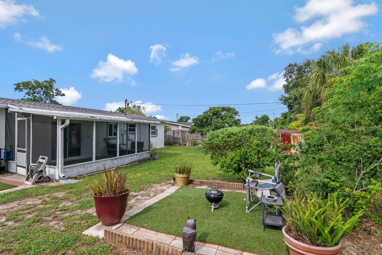 Single Family Residence at 7713 W POWHATAN AVE, TAMPA, photo 33 of 38
