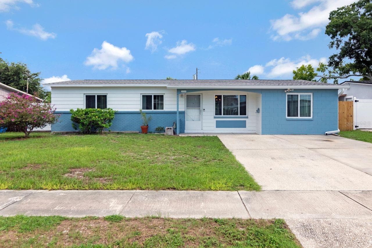Single Family Residence at 7713 W POWHATAN AVE, TAMPA, photo 37 of 38