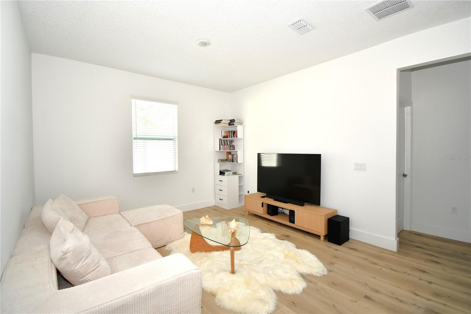 Living Room - 413 ST JOHNS LN, POINCIANA