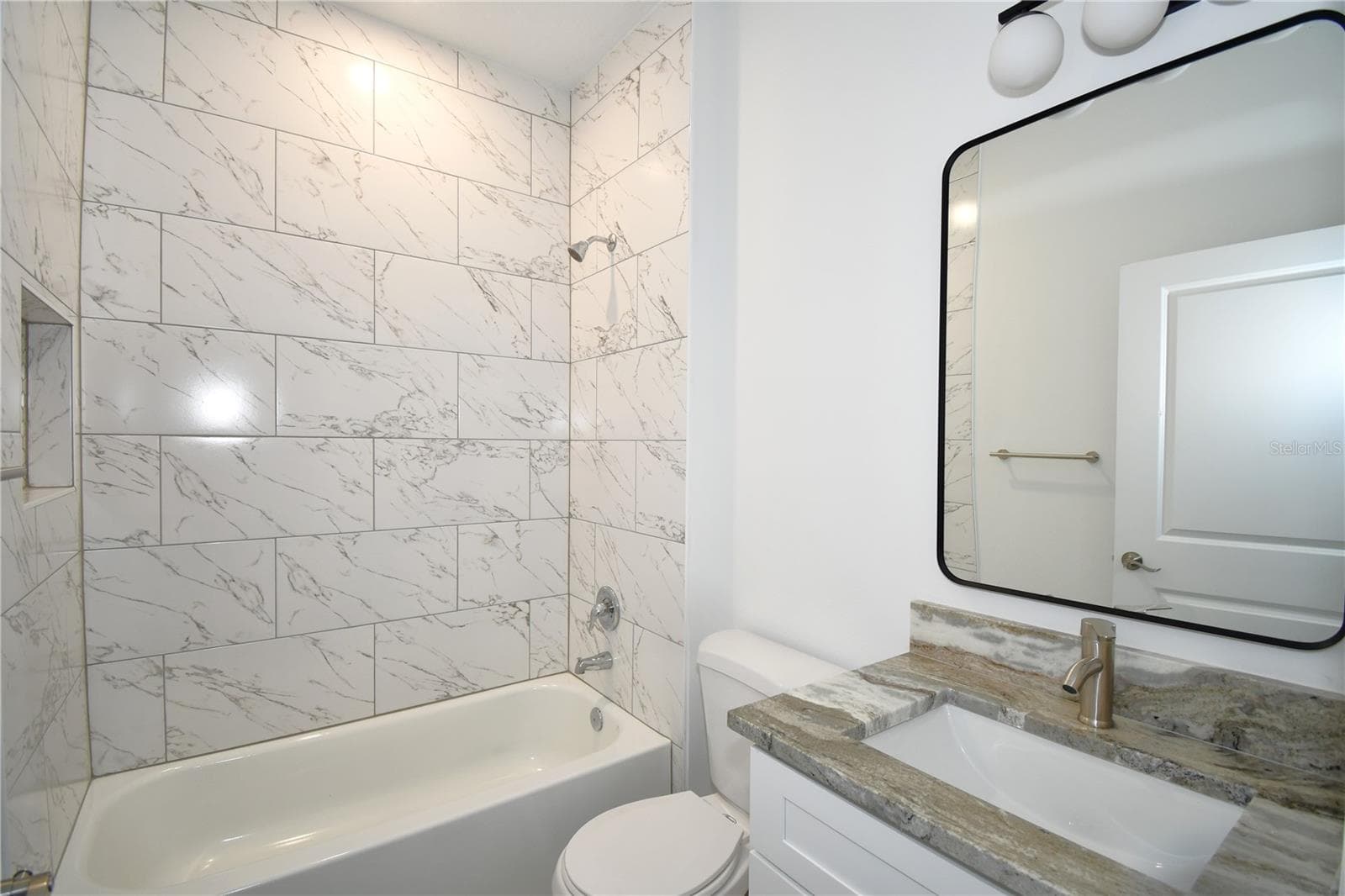 Guest Bath - 413 ST JOHNS LN, POINCIANA