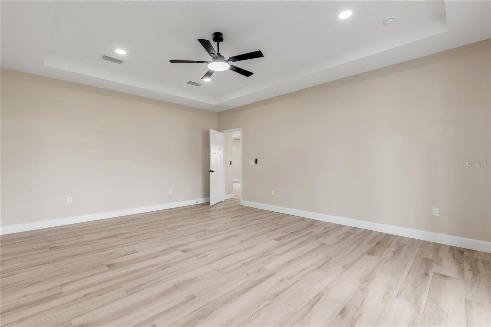 Single Family Residence at 124 INDIAN CREEK RD, OAK HILL, photo 27 of 70