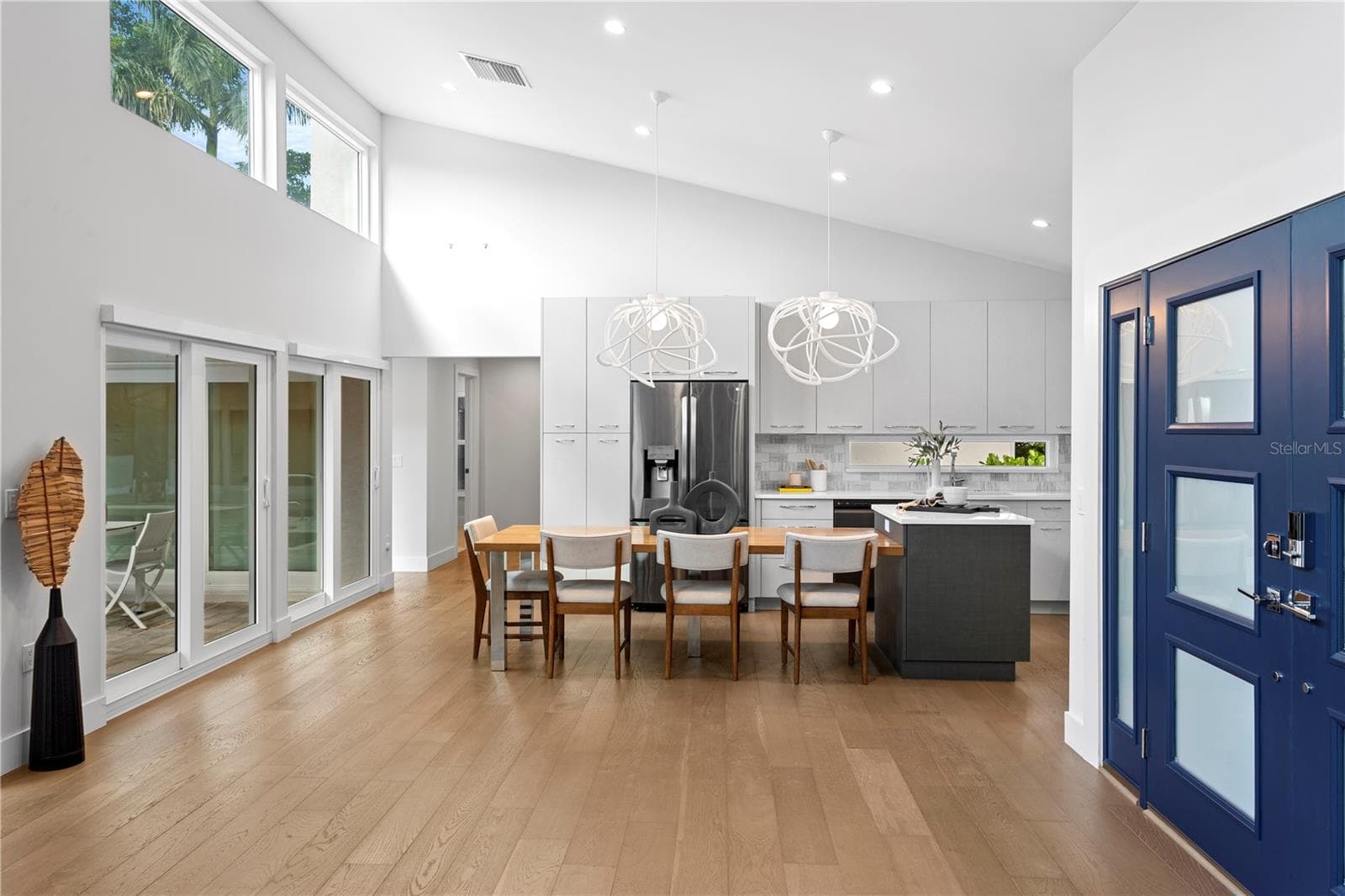 Seamless Indoor Outdoor Living - 1428 PINE BAY DR, SARASOTA