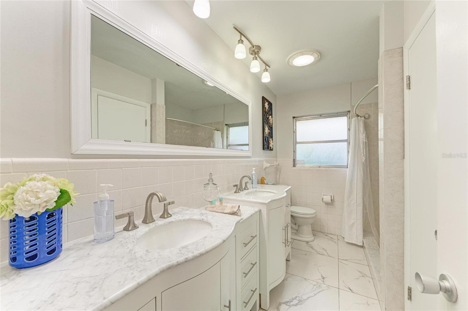 3rd Bath/Dual Sinks - 1214 21ST ST W, BRADENTON