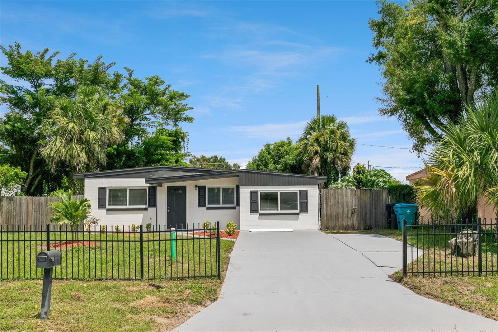 Single Family Residence at 2821 W AMELIA ST, ORLANDO, photo 2 of 39