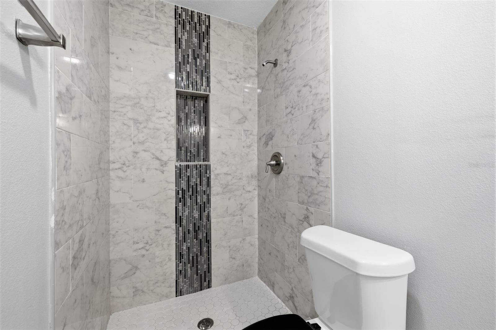 Single Family Residence at 7806 TANGLEWOOD LN, TAMPA, photo 12 of 25