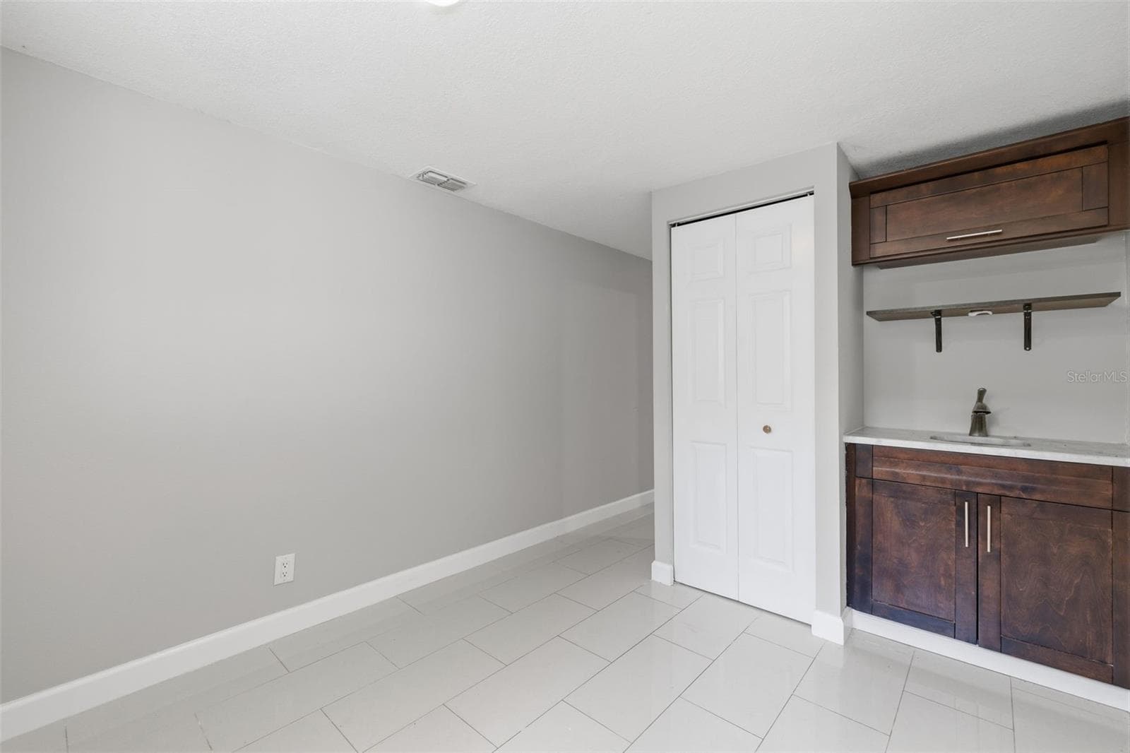 attached in-law suite - 7806 TANGLEWOOD LN, TAMPA