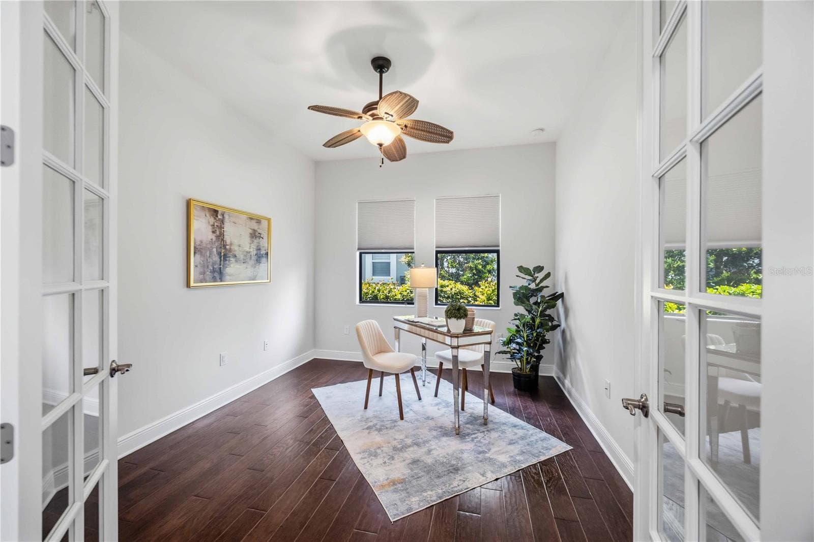 Den/Office - total privacy for business or set it up for a 4th bedroom. - 23781 WAVERLY CIR, VENICE