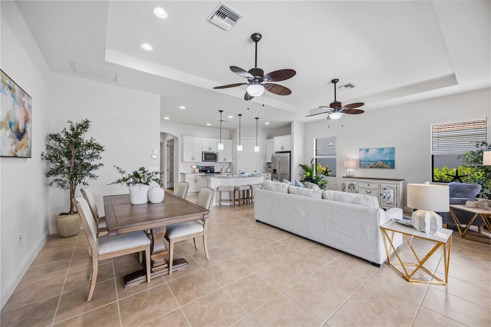 he living /great room in this home shares space with the dining area - - 23781 WAVERLY CIR, VENICE