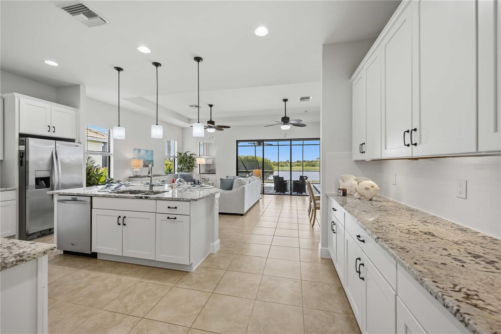 Beautiful lighting and cabinets - 23781 WAVERLY CIR, VENICE